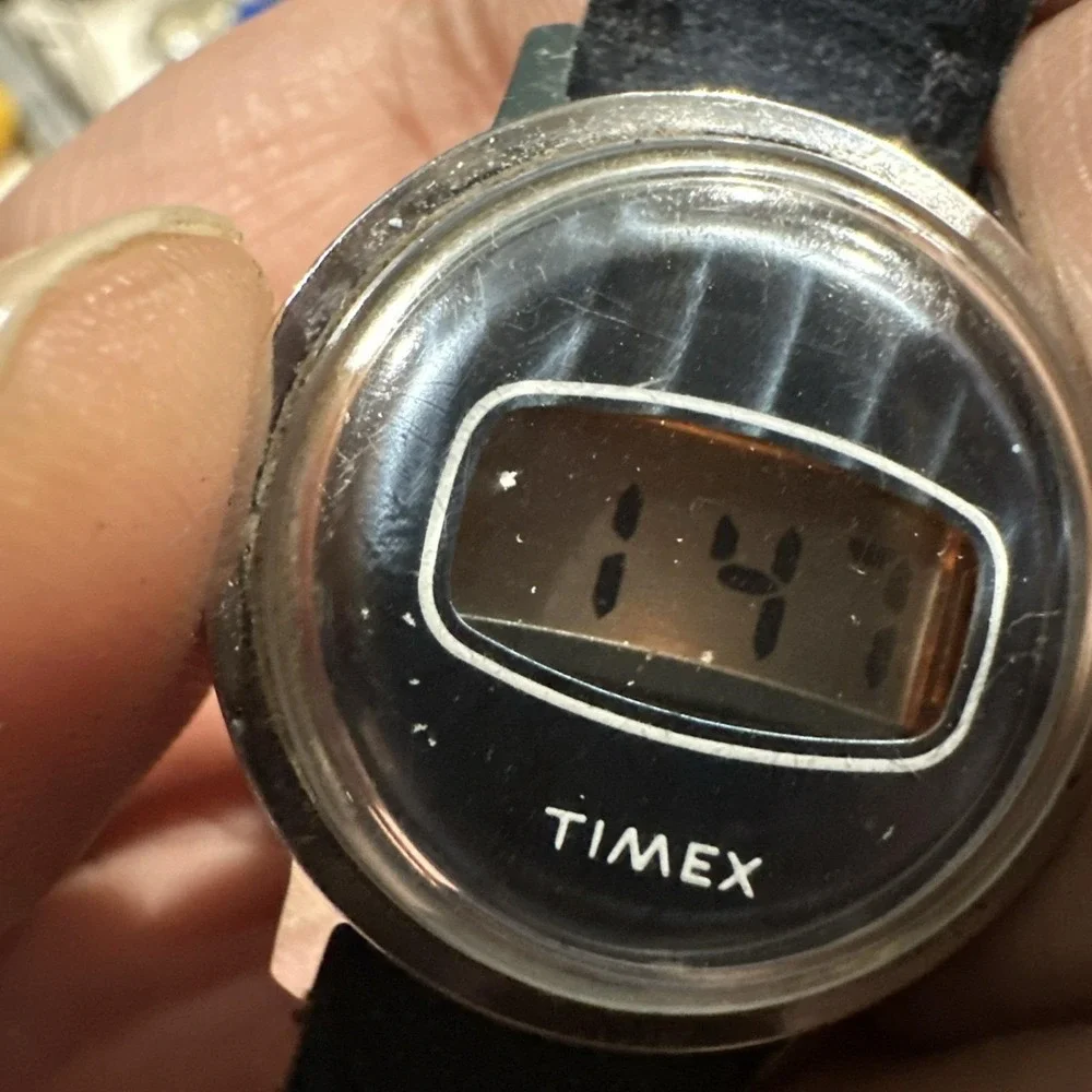 Working Vintage 1970s Ladies‎ Timex Digital Watch Blue Face Quartz 28mm Fit 6in